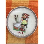 VINTAGE Goebel MJ Hummel 1974 Annual Plate