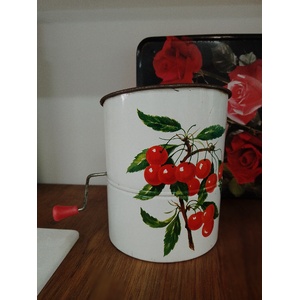 VINTAGE Willow Australia Flour Sifter - Red Cherry