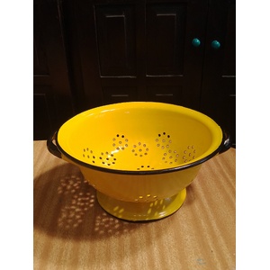 VINTAGE Yellow & Black Enamel Colander - Huta SIlesia Poland - 20 cm Diameter