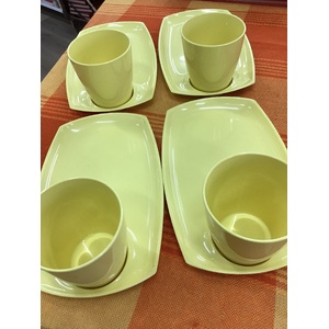 VINTAGE Nally Australia Picnic Plates & Cups - Set of 4 - Yellow