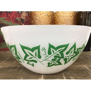 VINTAGE Pyrex Mixing Bowl - Green Grape Leaf - 20.5 cm