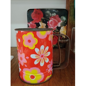 RETRO Rotary Flour Sifter - Kande - Orange Floral Pattern - Kitchenalia