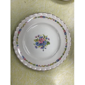 VINTAGE J&G Meakin Sol Round Plate - 22 cm Diameter - Pink & Blue Floral 