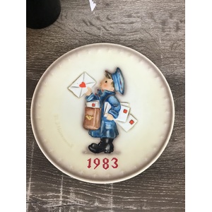 VINTAGE Goebel MJ Hummel 1983 Annual Plate