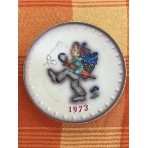 VINTAGE Goebel MJ Hummel 1973 Annual Plate