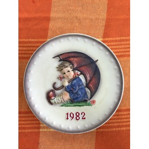 VINTAGE Goebel MJ Hummel 1982 Annual Plate