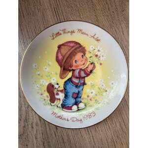 VINTAGE Avon Mother's Day Plate 1983 - Little Things Mean a Lot