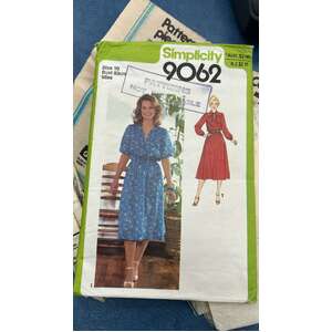 Simplicity 9062 Sewing Pattern - Misses' Pullover Dress - Size 10 Bust 83cm